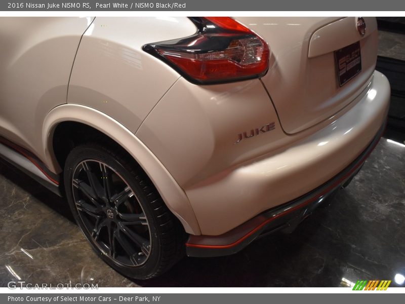 Pearl White / NISMO Black/Red 2016 Nissan Juke NISMO RS