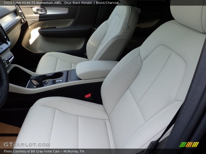 Onyx Black Metallic / Blond/Charcoal 2020 Volvo XC40 T5 Momentum AWD