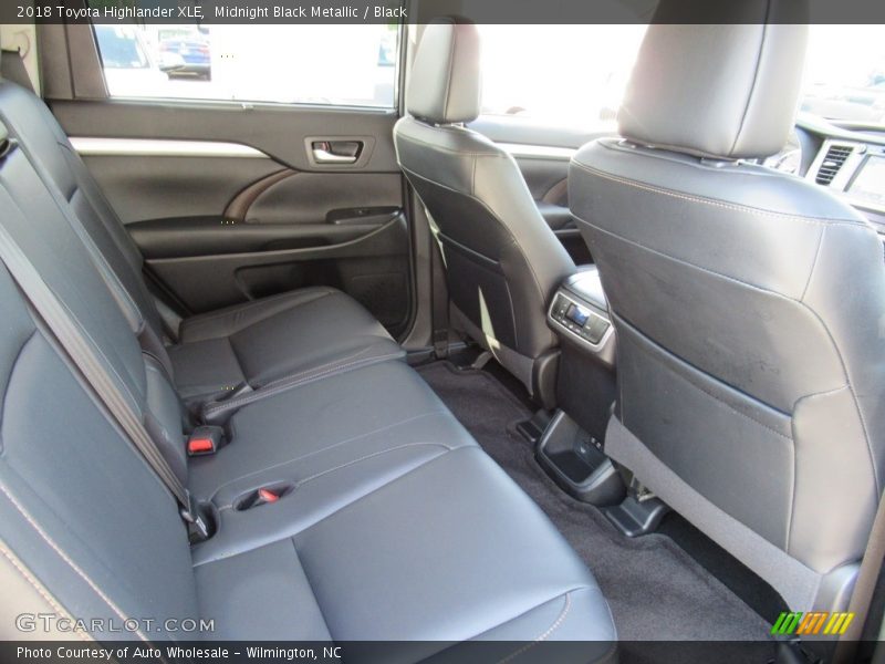 Midnight Black Metallic / Black 2018 Toyota Highlander XLE