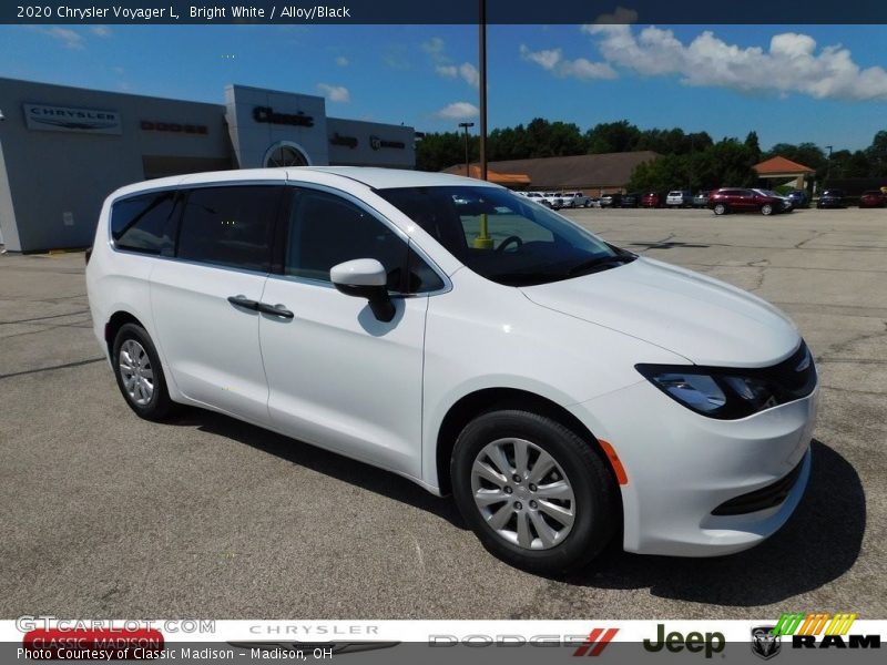 Bright White / Alloy/Black 2020 Chrysler Voyager L