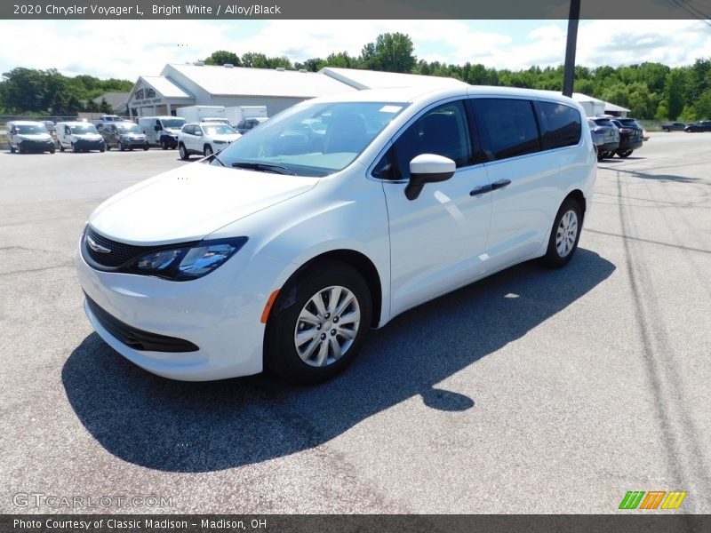 Bright White / Alloy/Black 2020 Chrysler Voyager L