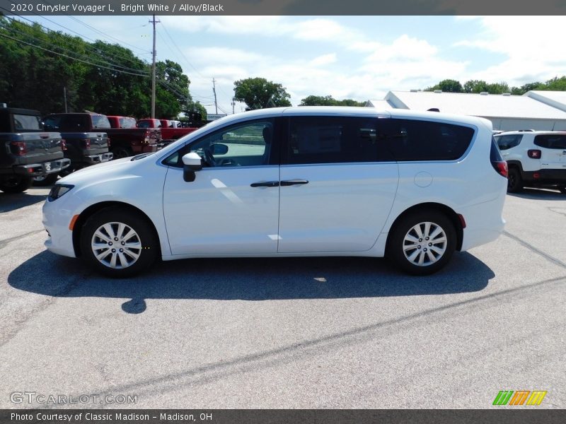 Bright White / Alloy/Black 2020 Chrysler Voyager L