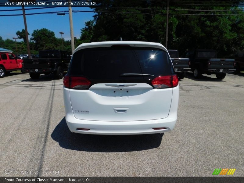 Bright White / Alloy/Black 2020 Chrysler Voyager L