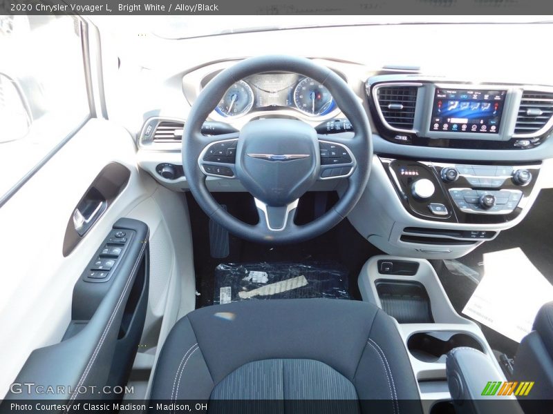 Bright White / Alloy/Black 2020 Chrysler Voyager L
