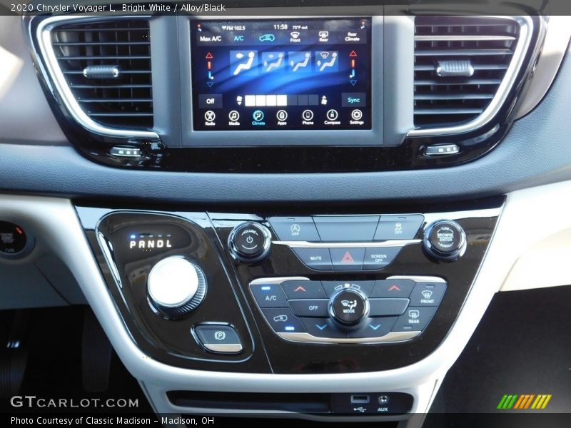 Bright White / Alloy/Black 2020 Chrysler Voyager L