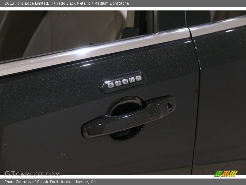 Tuxedo Black Metallic / Medium Light Stone 2013 Ford Edge Limited