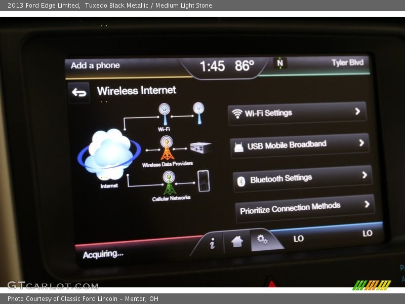Tuxedo Black Metallic / Medium Light Stone 2013 Ford Edge Limited