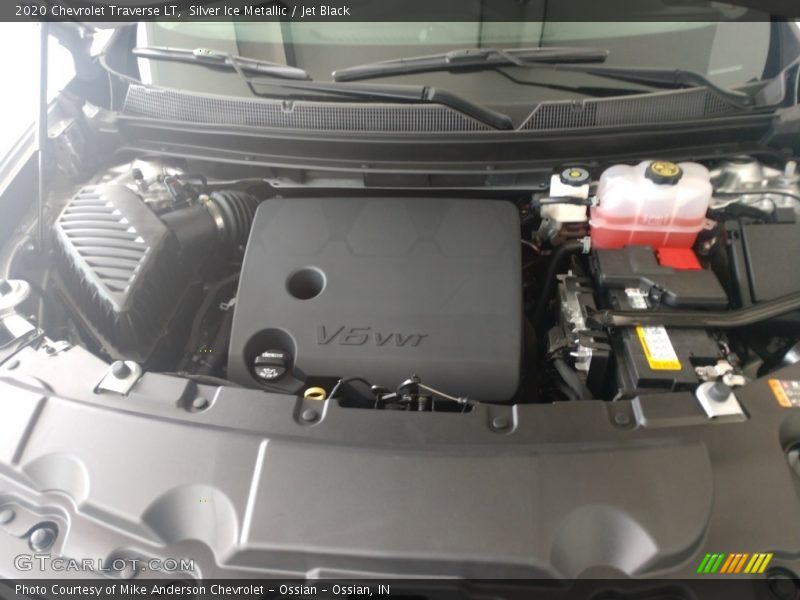 Silver Ice Metallic / Jet Black 2020 Chevrolet Traverse LT