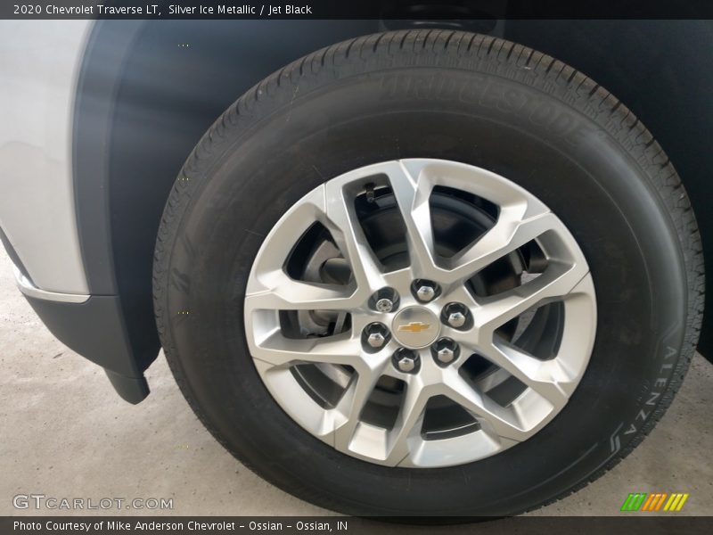 Silver Ice Metallic / Jet Black 2020 Chevrolet Traverse LT
