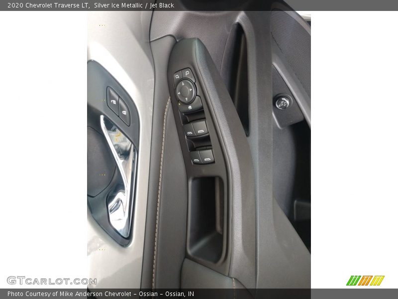 Silver Ice Metallic / Jet Black 2020 Chevrolet Traverse LT