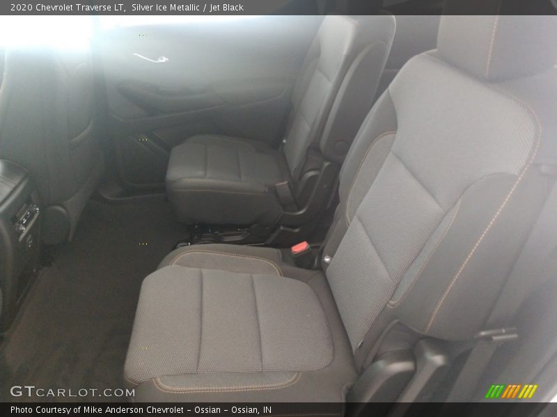 Silver Ice Metallic / Jet Black 2020 Chevrolet Traverse LT