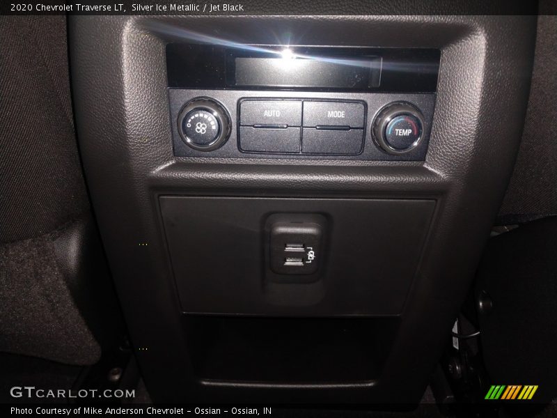 Silver Ice Metallic / Jet Black 2020 Chevrolet Traverse LT