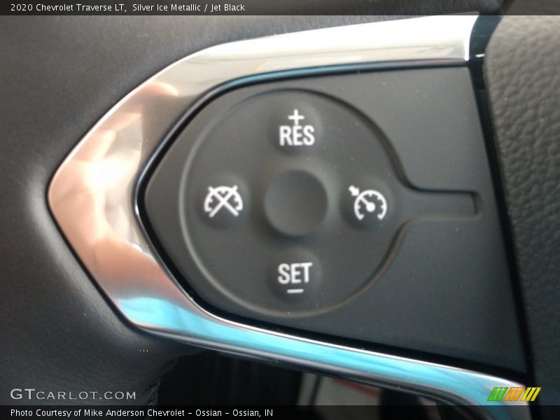 Silver Ice Metallic / Jet Black 2020 Chevrolet Traverse LT