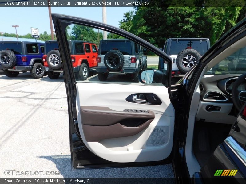 Brilliant Black Crystal Pearl / Cognac/Alloy 2020 Chrysler Pacifica Touring L Plus