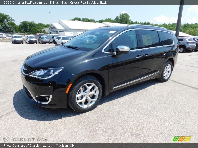Brilliant Black Crystal Pearl / Alloy/Black 2020 Chrysler Pacifica Limited
