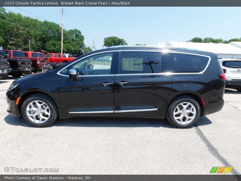 Brilliant Black Crystal Pearl / Alloy/Black 2020 Chrysler Pacifica Limited