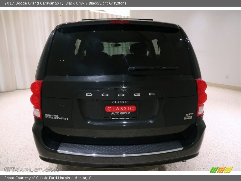 Black Onyx / Black/Light Graystone 2017 Dodge Grand Caravan SXT
