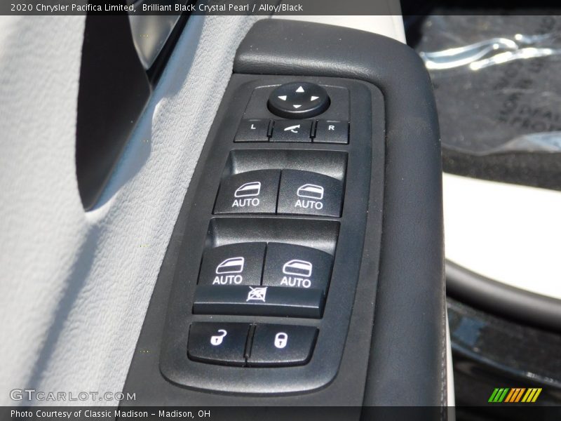 Brilliant Black Crystal Pearl / Alloy/Black 2020 Chrysler Pacifica Limited