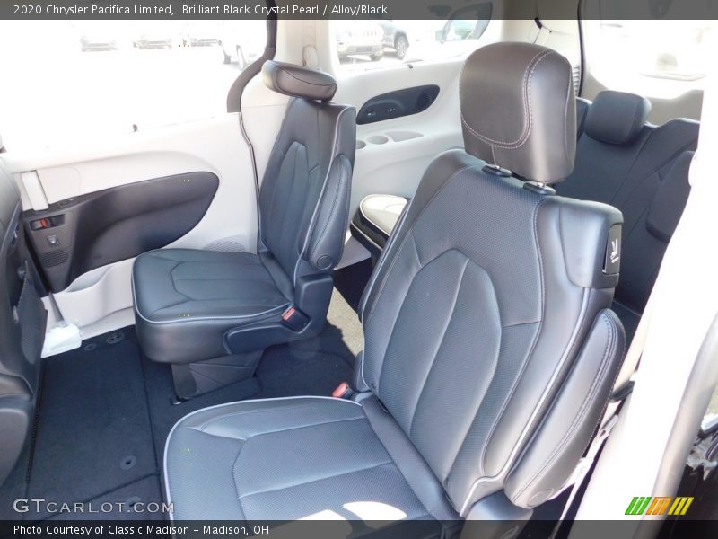 Brilliant Black Crystal Pearl / Alloy/Black 2020 Chrysler Pacifica Limited