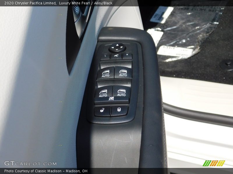 Luxury White Pearl / Alloy/Black 2020 Chrysler Pacifica Limited