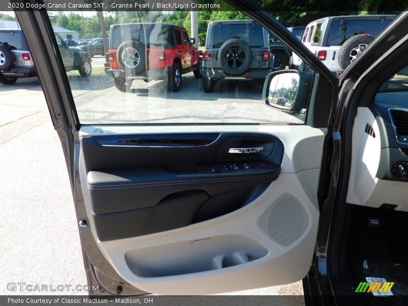 Granite Pearl / Black/Light Graystone 2020 Dodge Grand Caravan SXT