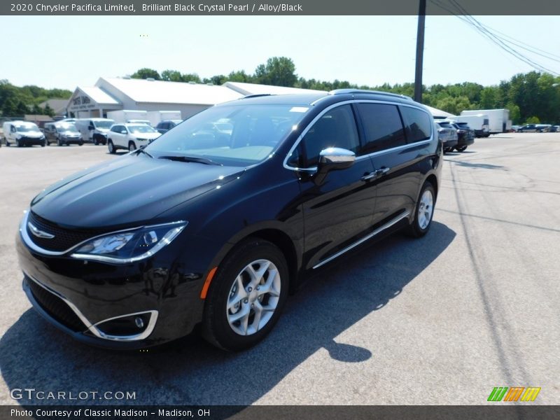 Brilliant Black Crystal Pearl / Alloy/Black 2020 Chrysler Pacifica Limited