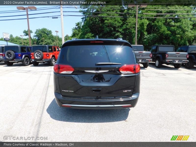 Brilliant Black Crystal Pearl / Alloy/Black 2020 Chrysler Pacifica Limited