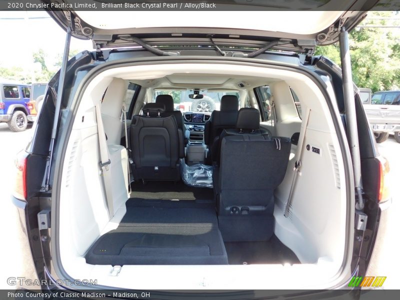 Brilliant Black Crystal Pearl / Alloy/Black 2020 Chrysler Pacifica Limited