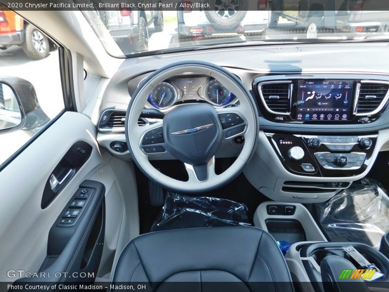 Brilliant Black Crystal Pearl / Alloy/Black 2020 Chrysler Pacifica Limited