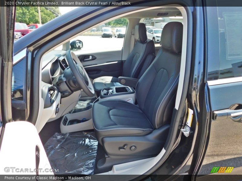 Brilliant Black Crystal Pearl / Alloy/Black 2020 Chrysler Pacifica Limited