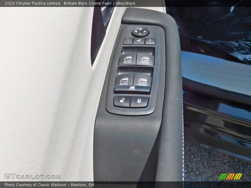 Brilliant Black Crystal Pearl / Alloy/Black 2020 Chrysler Pacifica Limited