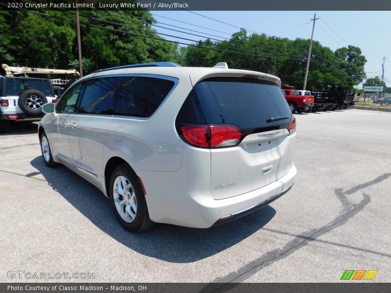 Luxury White Pearl / Alloy/Black 2020 Chrysler Pacifica Limited