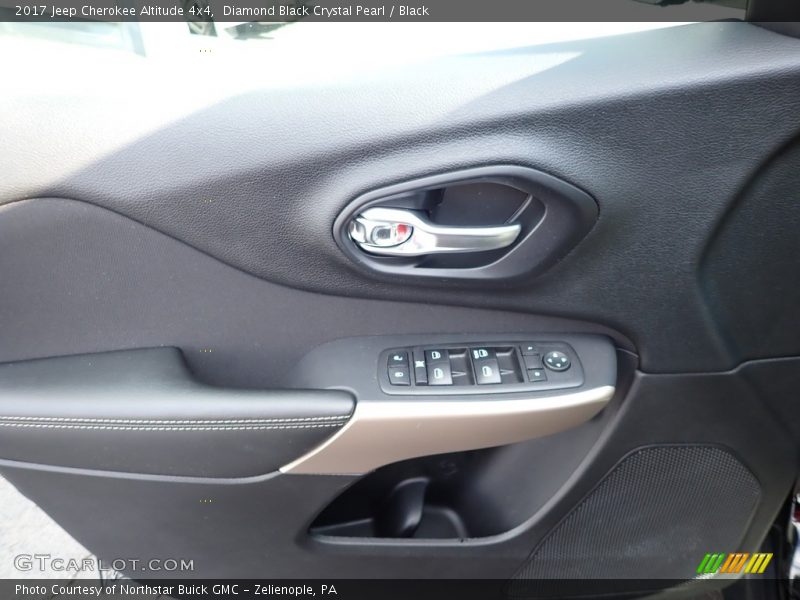 Diamond Black Crystal Pearl / Black 2017 Jeep Cherokee Altitude 4x4