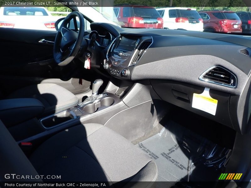 Summit White / Jet Black 2017 Chevrolet Cruze LT