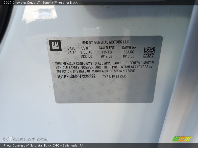 Summit White / Jet Black 2017 Chevrolet Cruze LT