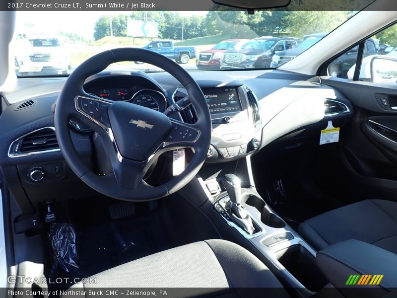 Summit White / Jet Black 2017 Chevrolet Cruze LT