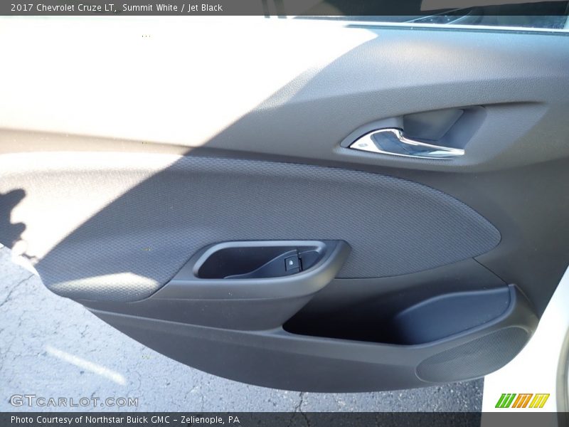 Summit White / Jet Black 2017 Chevrolet Cruze LT