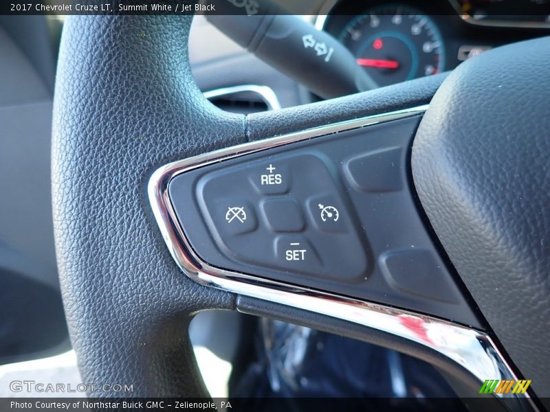 Summit White / Jet Black 2017 Chevrolet Cruze LT