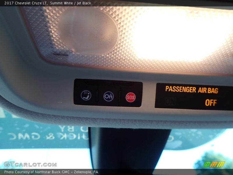 Summit White / Jet Black 2017 Chevrolet Cruze LT