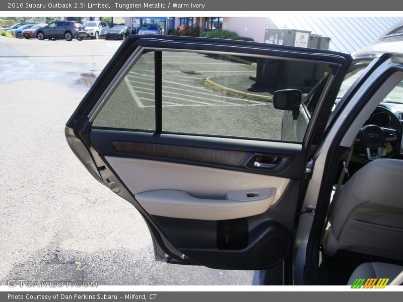 Door Panel of 2016 Outback 2.5i Limited