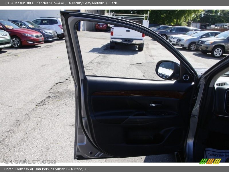 Mercury Gray Metallic / Black 2014 Mitsubishi Outlander SE S-AWC