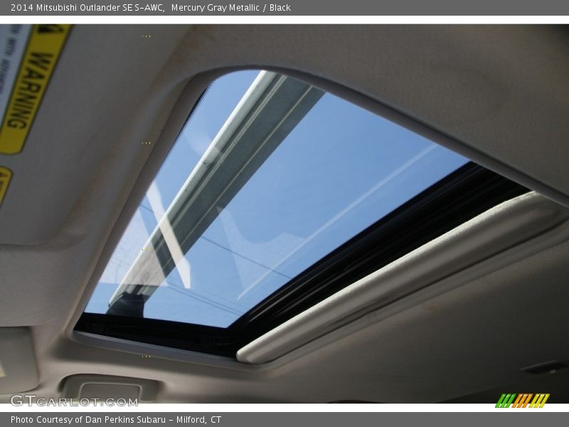 Mercury Gray Metallic / Black 2014 Mitsubishi Outlander SE S-AWC