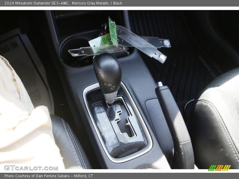 Mercury Gray Metallic / Black 2014 Mitsubishi Outlander SE S-AWC