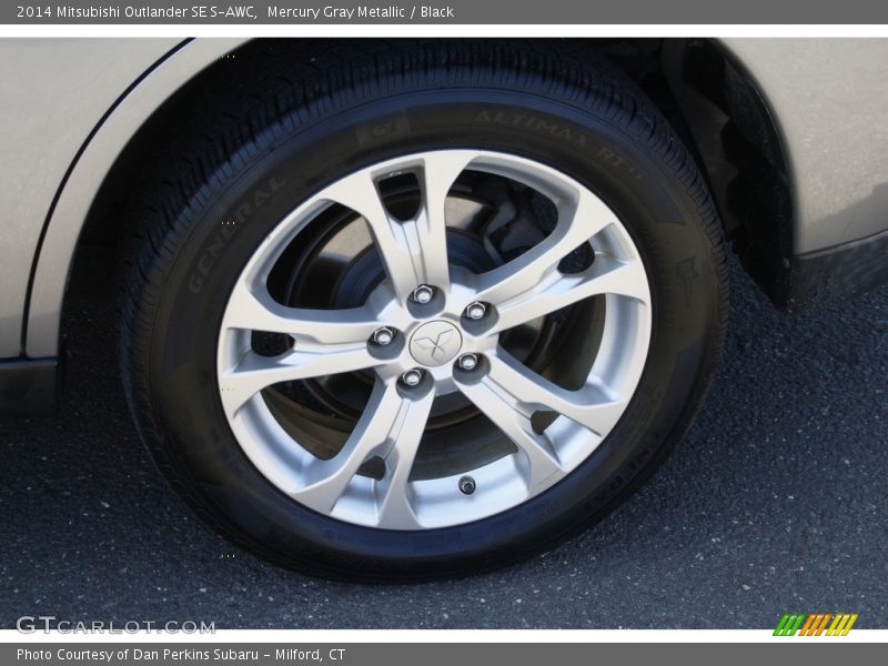 Mercury Gray Metallic / Black 2014 Mitsubishi Outlander SE S-AWC