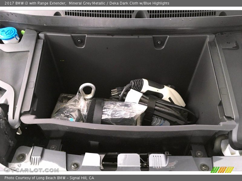 Mineral Grey Metallic / Deka Dark Cloth w/Blue Highlights 2017 BMW i3 with Range Extender