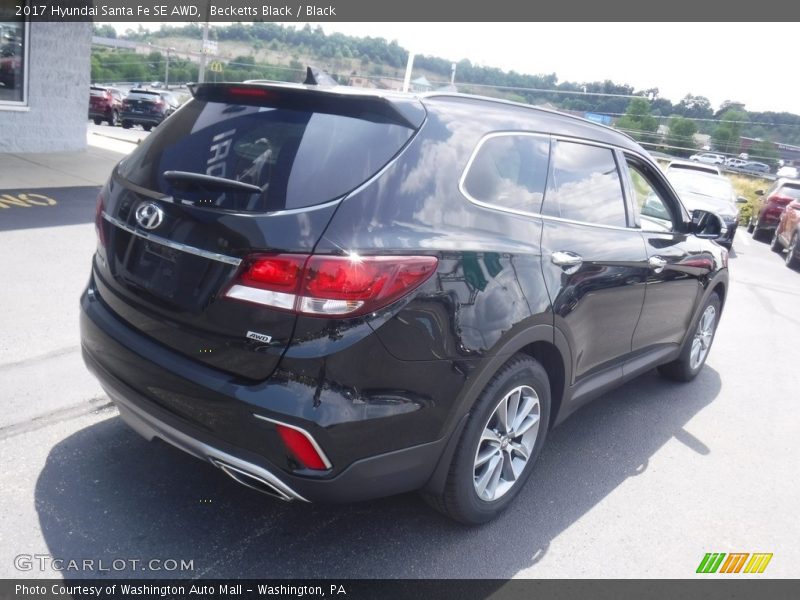 Becketts Black / Black 2017 Hyundai Santa Fe SE AWD