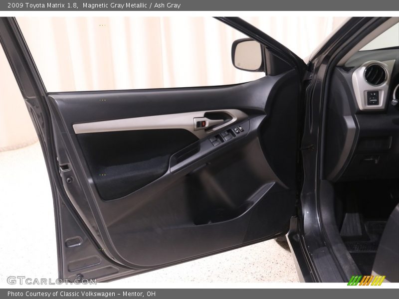 Magnetic Gray Metallic / Ash Gray 2009 Toyota Matrix 1.8