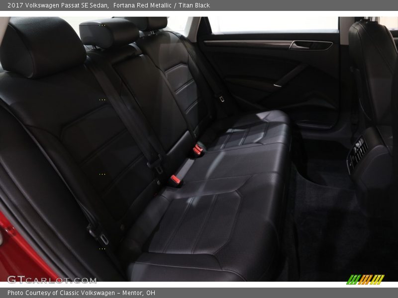Fortana Red Metallic / Titan Black 2017 Volkswagen Passat SE Sedan