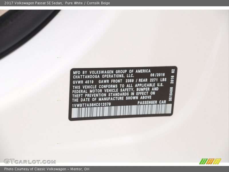 Pure White / Cornsilk Beige 2017 Volkswagen Passat SE Sedan