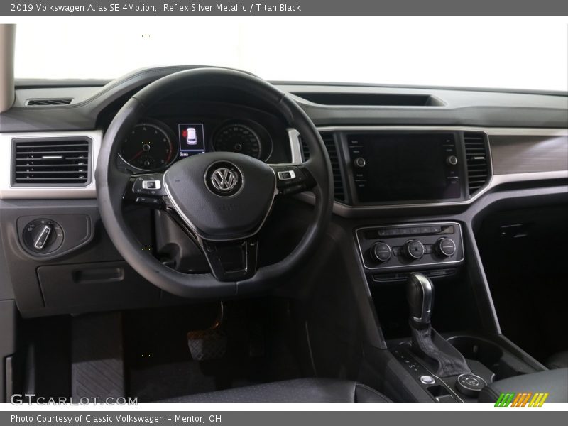 Reflex Silver Metallic / Titan Black 2019 Volkswagen Atlas SE 4Motion